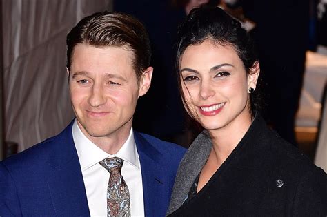 All About Morena Baccarin and Ben McKenzies 3。